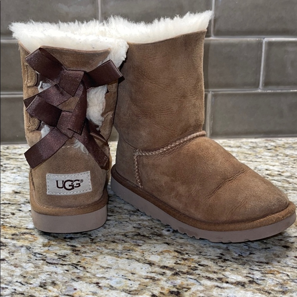 🤎UGG Bailey Bow Size 11 Toddler